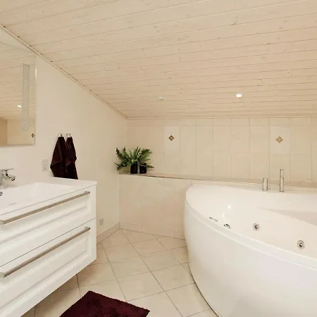 8 Person Holiday Home In N Rre Nebel *