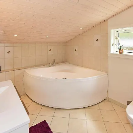 8 Person Holiday Home In N Rre Nebel Lonne Hede