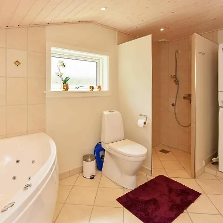 Holiday home 8 Person Holiday Home In N Rre Nebel